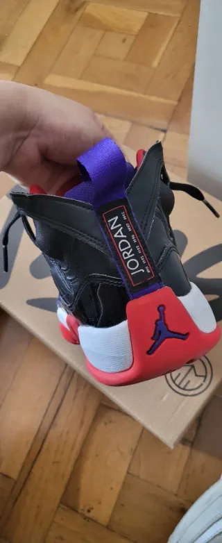 Zapatillas niño negras y rojas