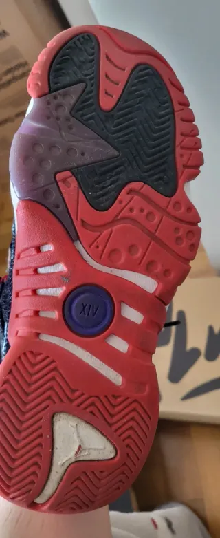 Zapatillas niño negras y rojas