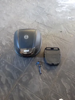 Baúl Moto Givi Negro