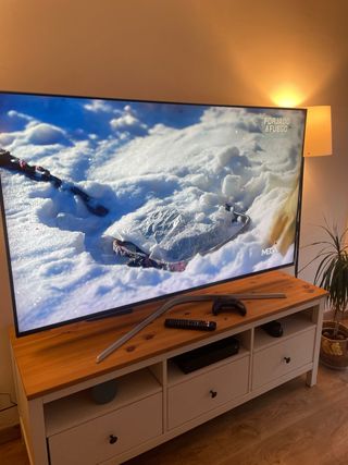 TV Hisense 65 con 2 rayas en pantalla