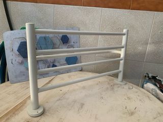Estantería, toallero de baño metálica blanca