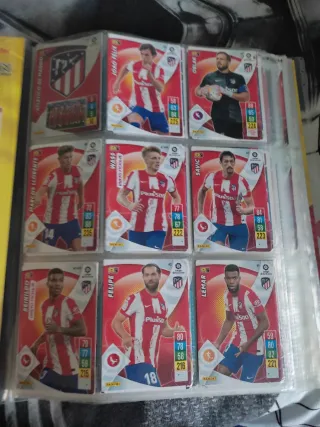 Álbum Adrenalyn con cartas del 2018 al 2022