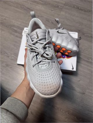 Nike Mind 002 Gris Humo Talla 41