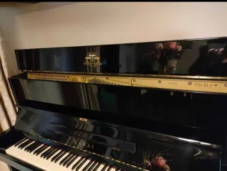 Piano de pared Kawai