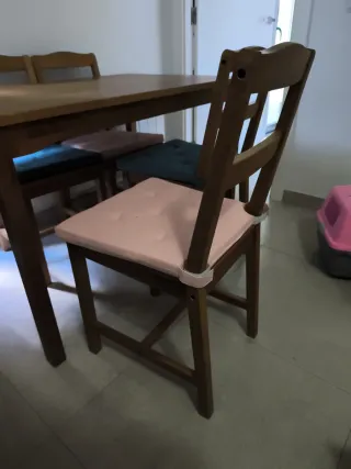 Mesa de comedor de madera