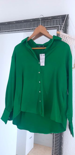 Camisa de satén. Kiabi. Nueva sin estrenar y con e