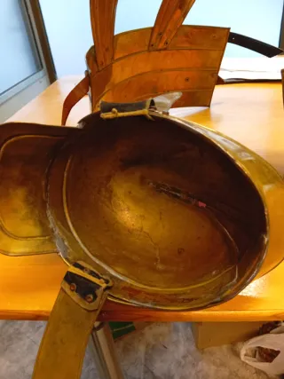 Coraza y Casco Romano Latón Antiguo