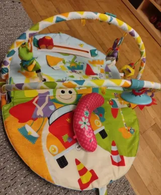 Alfombra de actividades para bebés