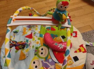 Alfombra de actividades para bebés