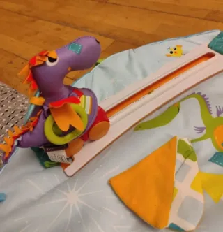 Alfombra de actividades para bebés