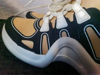 Louis Vuitton LV Archlight Sneakers - Beige/Negro