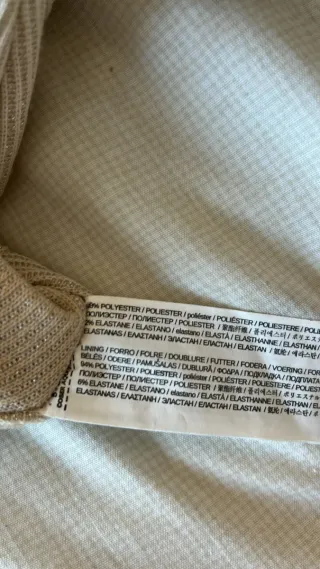 Vestido MNG Beige con Cadena Dorada