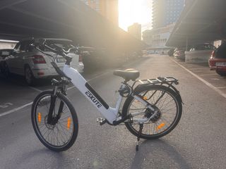 Bicicleta Eléctrica Eskute Blanca