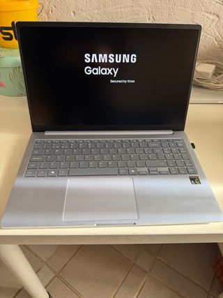 Portátil Samsung Galaxy book 4