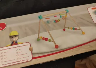 Gimnasio de madera para bebé