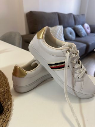 Zapatillas Tommy Hilfiger Blancas y Doradas