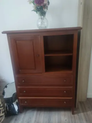 Mueble de comedor de madera