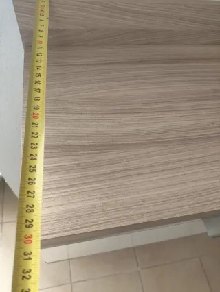 Recibidor moderno con espejo y cajón