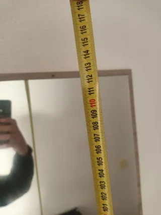 Recibidor moderno con espejo y cajón