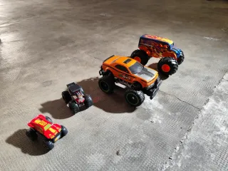 LOTE de 6 Hot Wheels Pistas y Estructuras+coches.