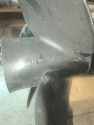 Hélice Suzuki fueraborda DF 115