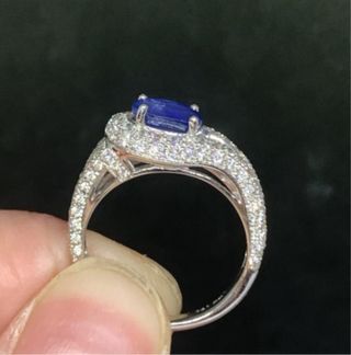 Anillo Oro Blanco 18K con Zafiro y Diamantes