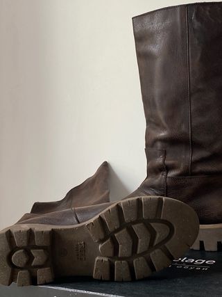 Botas de piel marrón altas