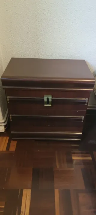 Mesitas de noche de madera x2