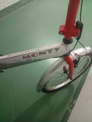 Bicicleta Monty Paseo Roja