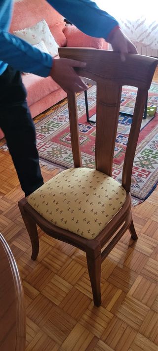 Mesa de comedor redonda de madera con 4 sillas