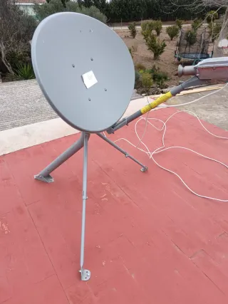 Antena y Router Hughes
