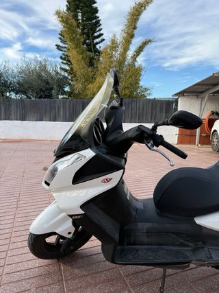 Kymco Superdink 125cc Moto Scooter