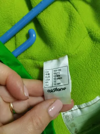 Abrigo verde con capucha