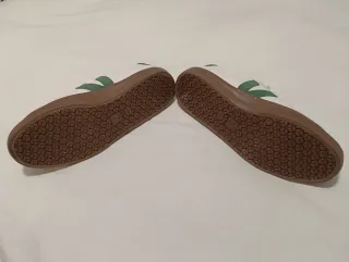 Zapatillas Veja Talla 44 Blancas y Verdes. Nuevas.