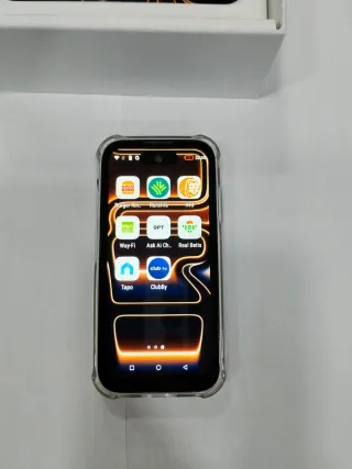 Móvil Mini Negro y Naranja Imitación 17 pro Max