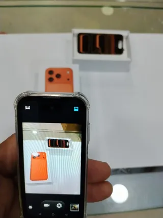 Móvil Mini Negro y Naranja Imitación 17 pro Max