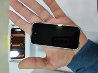 Móvil Mini Negro y Naranja Imitación 17 pro Max