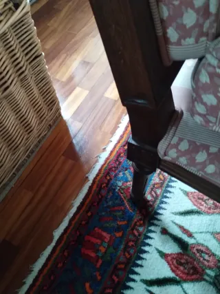 Butacas de tela y madera