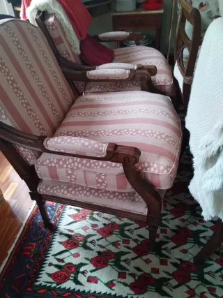 Butacas de tela y madera
