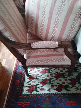 Butacas de tela y madera