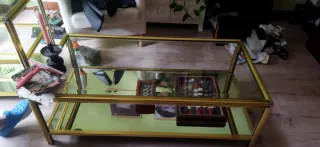 Mesas auxiliares cristal y metal dorado