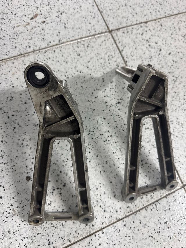 Soportes estriberas Derbi GPR 49