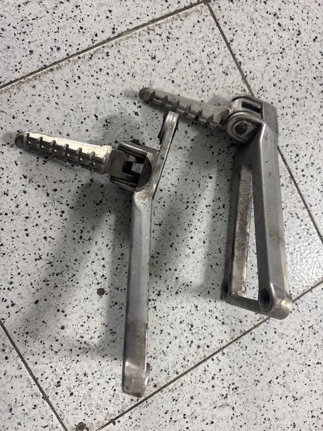 Soportes estriberas Derbi GPR 49