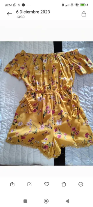 Mono corto amarillo estampado floral