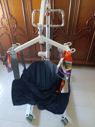 Se vende grúa para personas. Soporta hasta 180 k