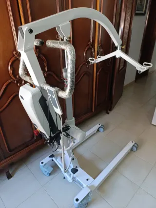 Se vende grúa para personas. Soporta hasta 180 k