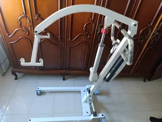 Se vende grúa para personas. Soporta hasta 180 k