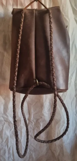 Mochila de cuero artesanal