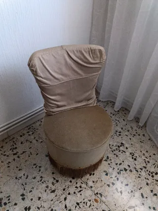 Butaca descalzadora vintage beige/dorada