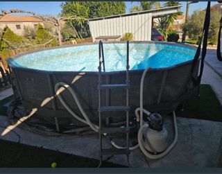 Piscina y depuradora